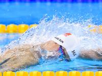 FB体育-赛道与球场的双重奏鸣，当F1年度争冠之夜遇见哈利伯顿的冠军级表现