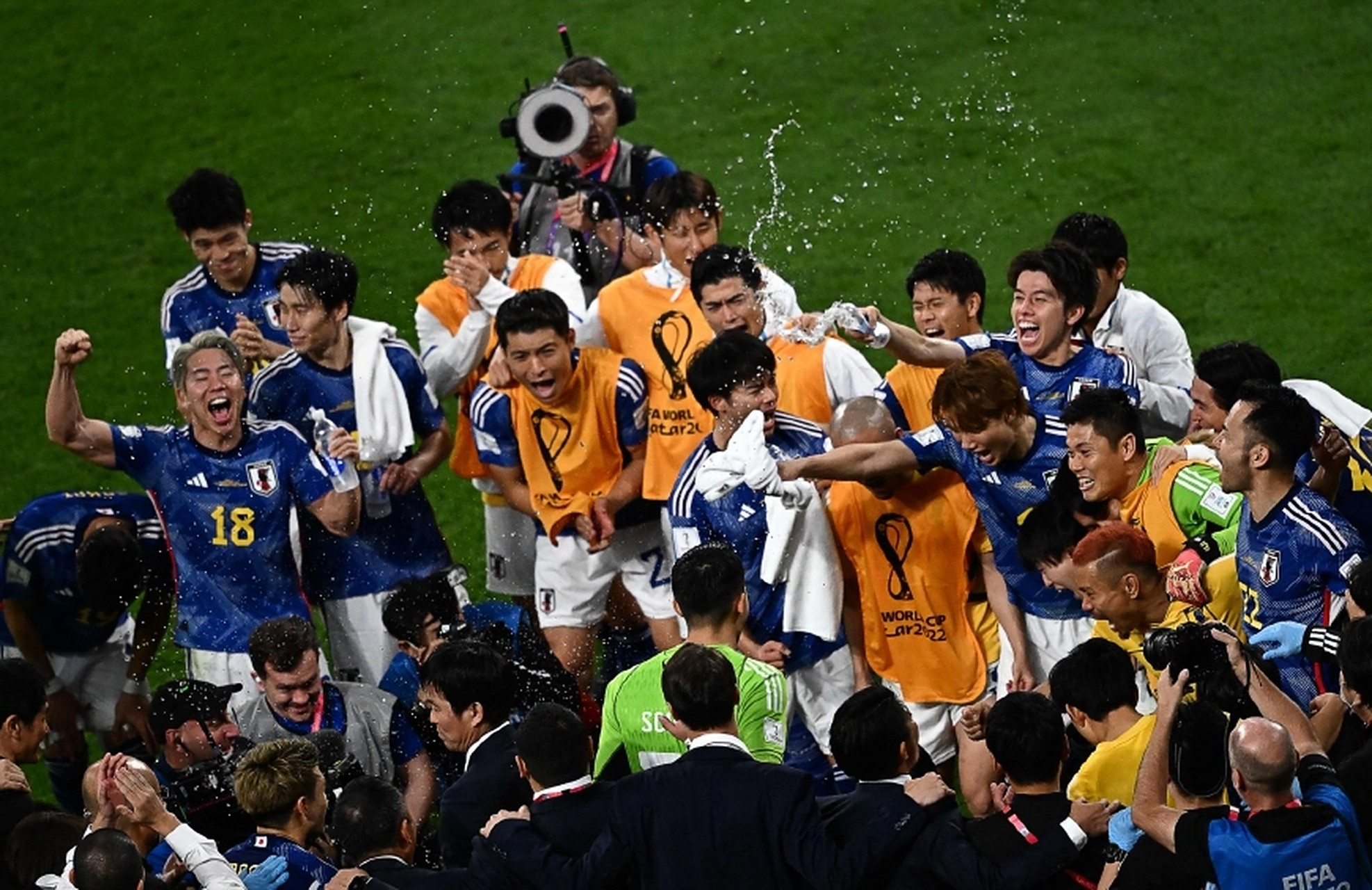 队员在最新一场比赛中掌握先机取胜 队员在最新一场比赛中掌握先机取胜