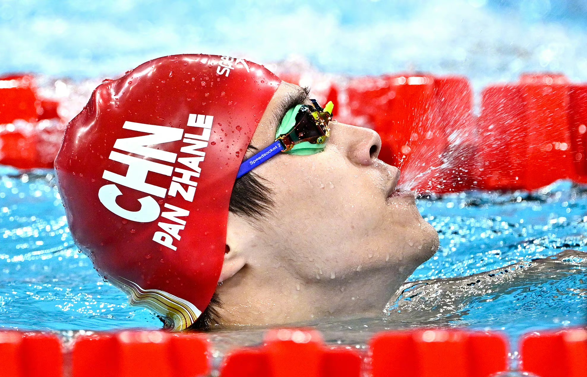 瑞士游泳选手表现出色,夺得冠军 瑞士游泳选手表现出色,夺得冠军