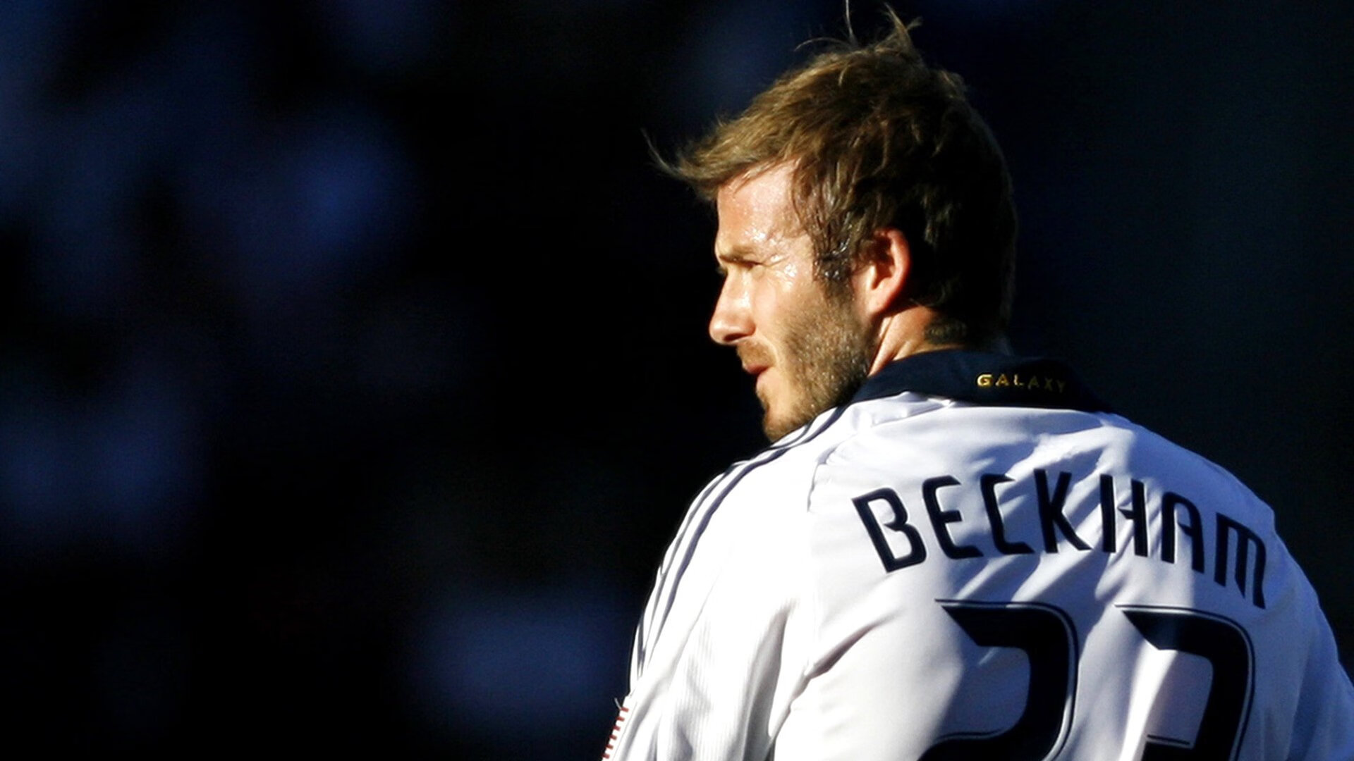 绿茵场与硬木地，德甲争冠焦点战与独行侠的致命一击