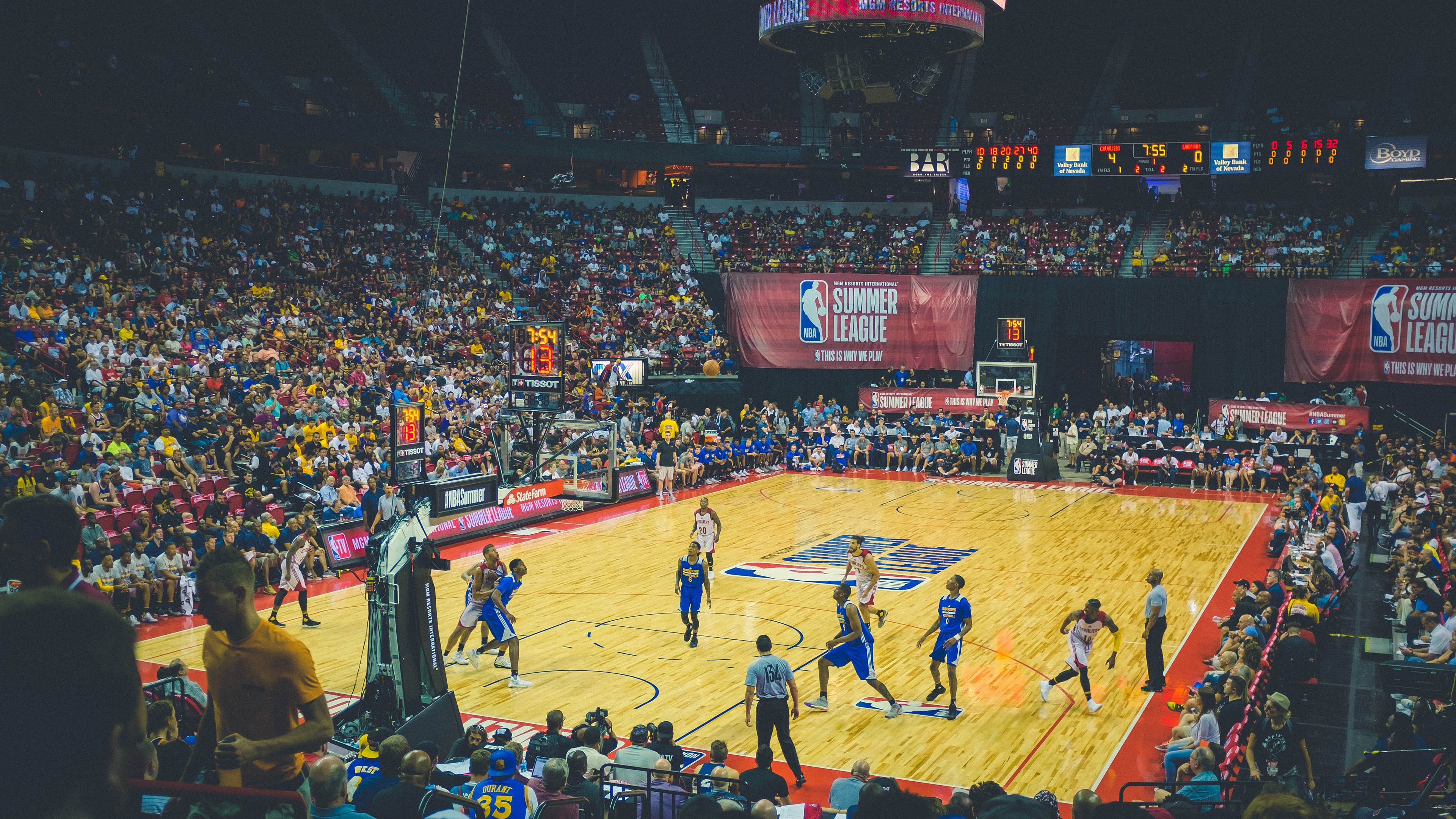 克莱爆发，老鹰连续得分压制火箭